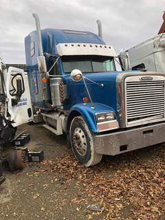 Freightliner FLD132 Classic XL Salvage Truck