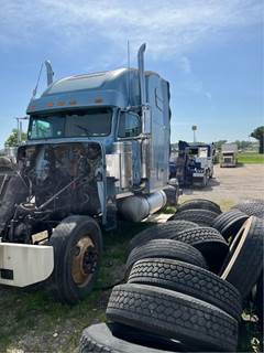 Freightliner FLD132 Classic XL Salvage Truck