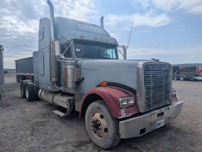 Freightliner FLD132 Classic XL Salvage Truck