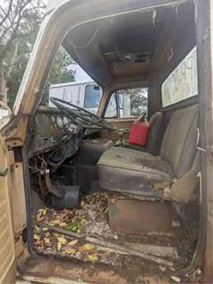 International 2070A Salvage Truck