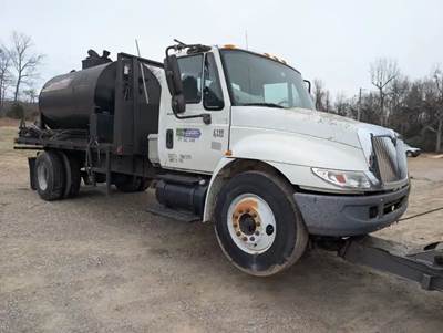 International 4200 Salvage Truck