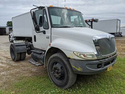 International 4300 Salvage Truck