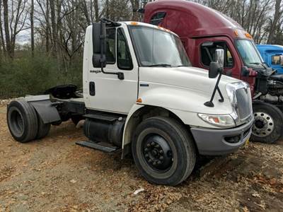 International 4300 Salvage Truck