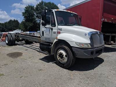 International 4300 Salvage Truck