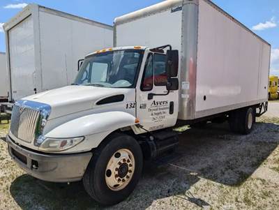 International 4300 Salvage Truck