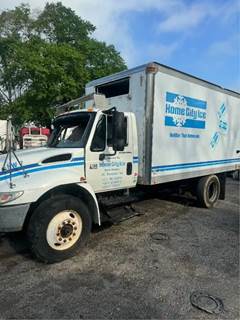 International 4300 Salvage Truck