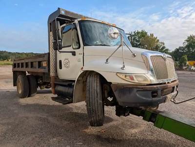 International 4300 Salvage Truck