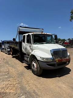 International 4300 Salvage Truck