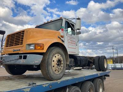International 4700 Salvage Truck
