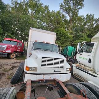 International 4700 Salvage Truck