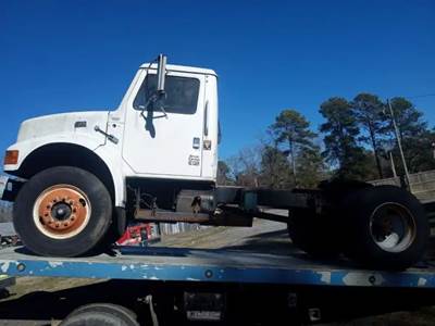 International 4700 Salvage Truck