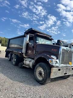 International 5900i Salvage Truck
