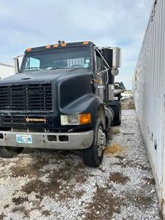 International 8100 Salvage Truck