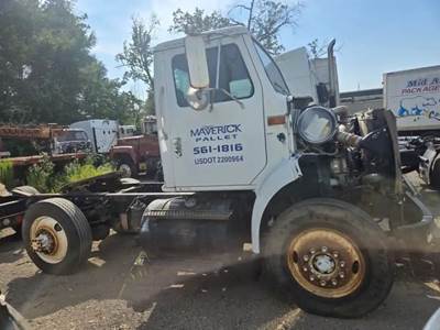 International 8100 Salvage Truck