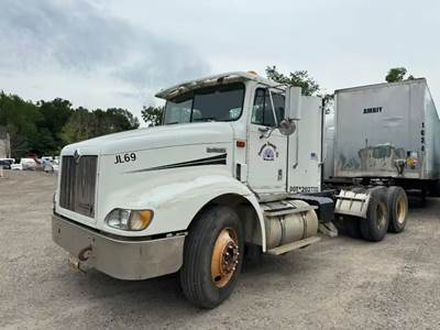 International 9200 Salvage Truck
