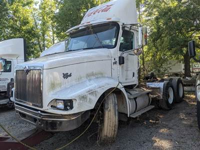 International 9200i Salvage Truck