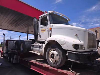International 9200i Salvage Truck