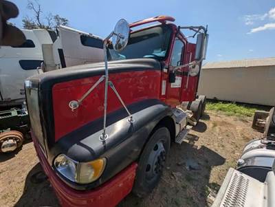 International 9200i Salvage Truck