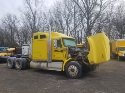 International 9400i Salvage Truck