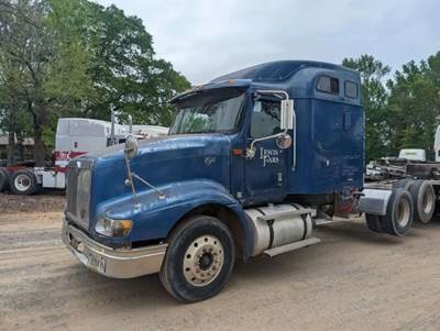 International 9400i Salvage Truck