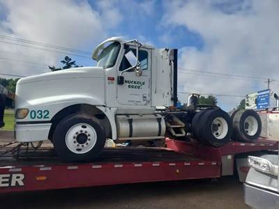 International 9400i Salvage Truck