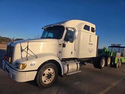 International 9400i Salvage Truck
