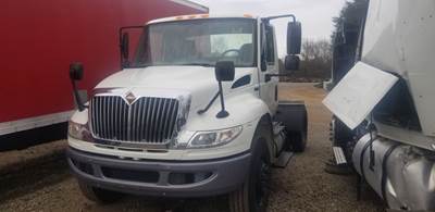 International DuraStar 4300 Salvage Truck