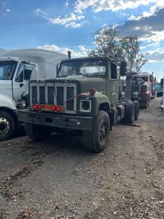 International F2574 Salvage Truck