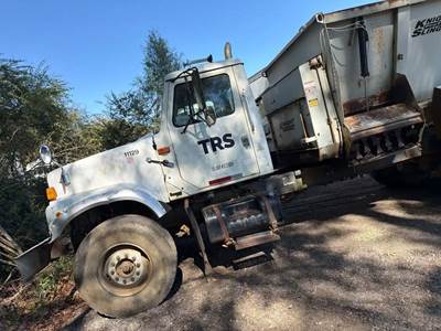 International F2574 Salvage Truck