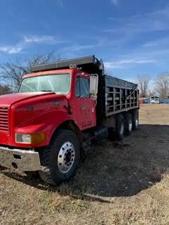 International F4900 Salvage Truck