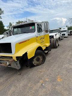 International F8300 Salvage Truck