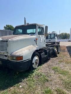 International F8300 Salvage Truck