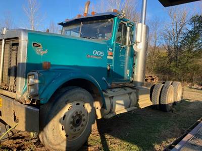International F9370 Salvage Truck
