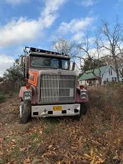 International F9370 Salvage Truck