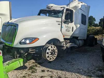 International LT625 Salvage Truck