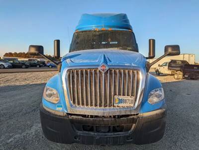 International LT625 Salvage Truck