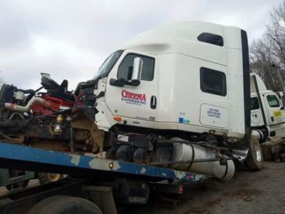 International LT625 Salvage Truck