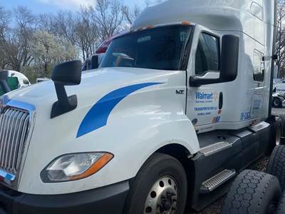 International LT625 Salvage Truck