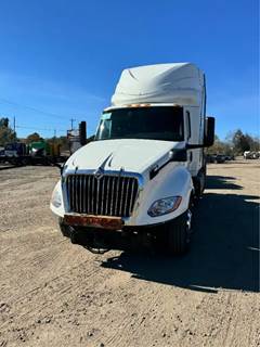 International LT625 Salvage Truck