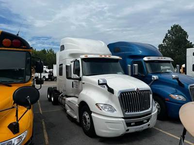 International LT625 Salvage Truck