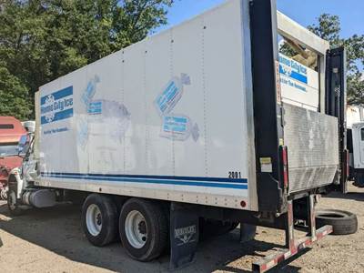 International Salvage Truck