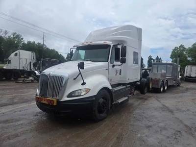 International ProStar Salvage Truck