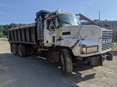 Mack CH613 Salvage Truck
