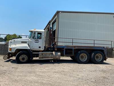 Mack CH613 Salvage Truck