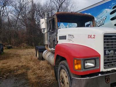 Mack CH613 Salvage Truck