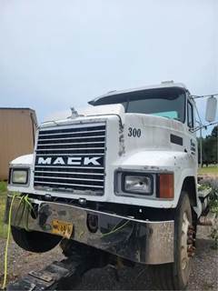 Mack CH613 Salvage Truck
