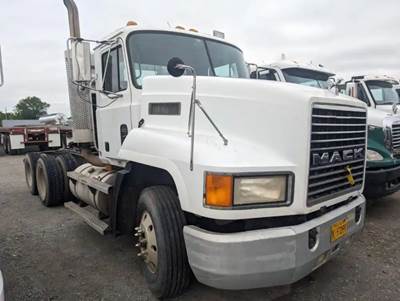 Mack CH613 Salvage Truck