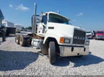 Mack CHN613 Salvage Truck