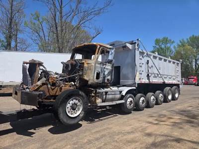 Mack CL713 Salvage Truck