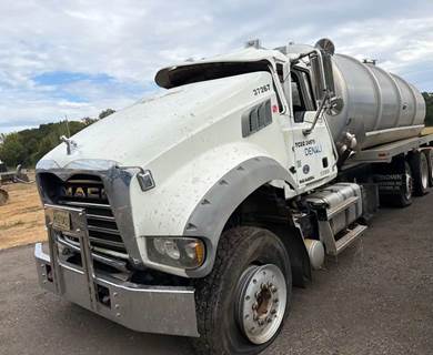 Mack Granite GU713 Salvage Truck